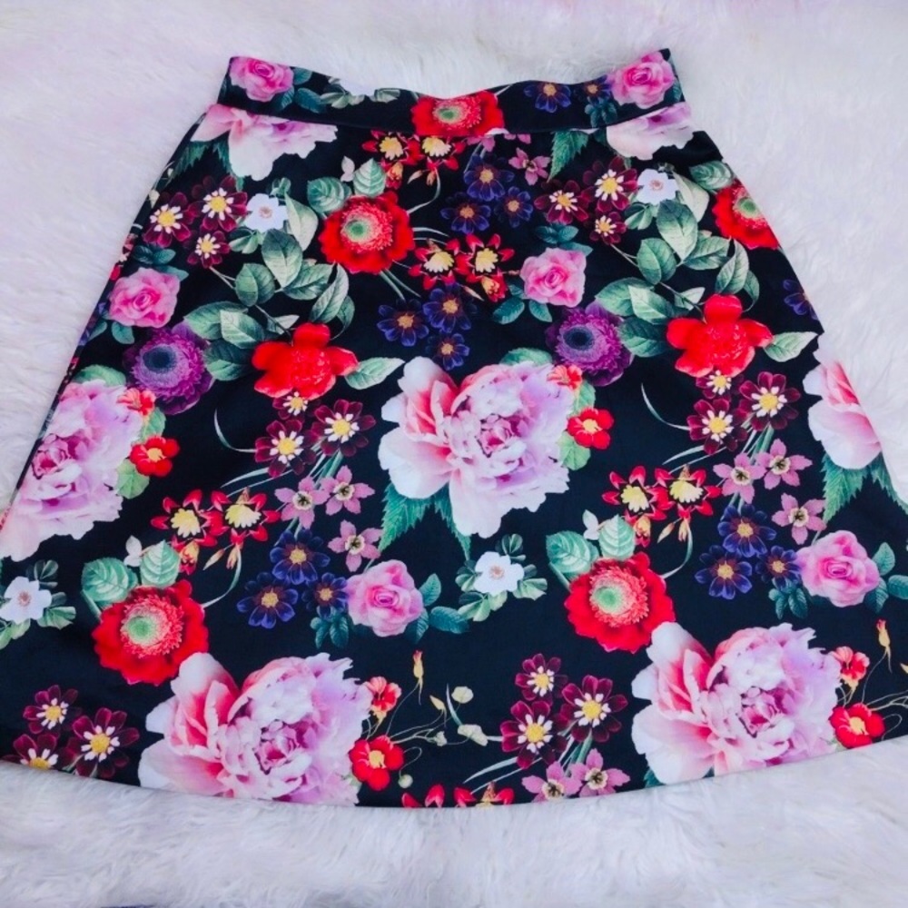 @ New York & Company sz XL Floral A-line Skirt